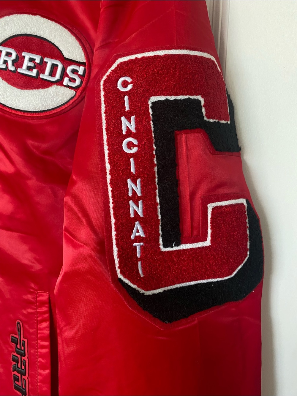 Pro Standard Cincinnati Reds Bomber Jacket - Picture 4 of 5